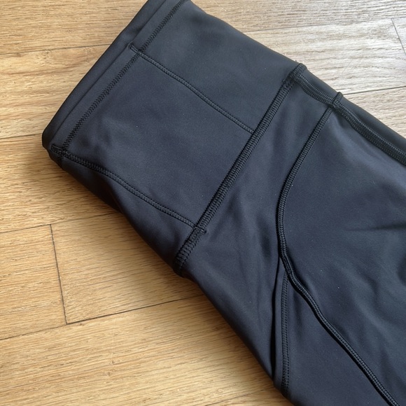 LULULEMON size 2 25” LEGGINGS with POCKETS - Picture 6 of 8